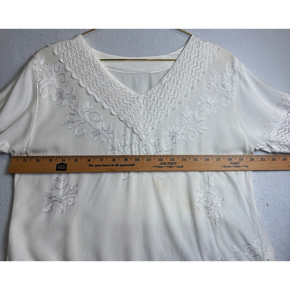 Boho Ivory White Embroidered Crochet Lace V-Neck Sharkbite Hem Blouse Top - Picture 6 of 7